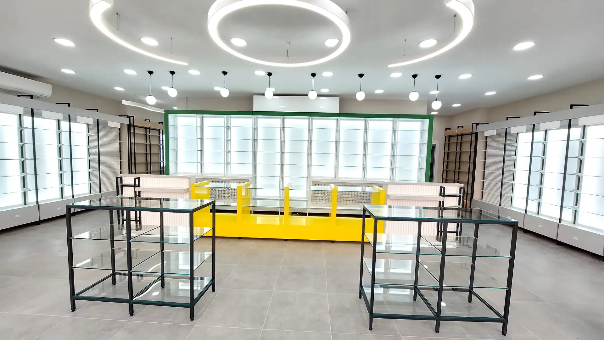 medikal magaza dekorasyonu